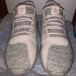 ⭐️ ADIDAS TUBULAR SHADOW ⭐️